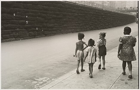 [Children with Soap Bubbles, New York City]