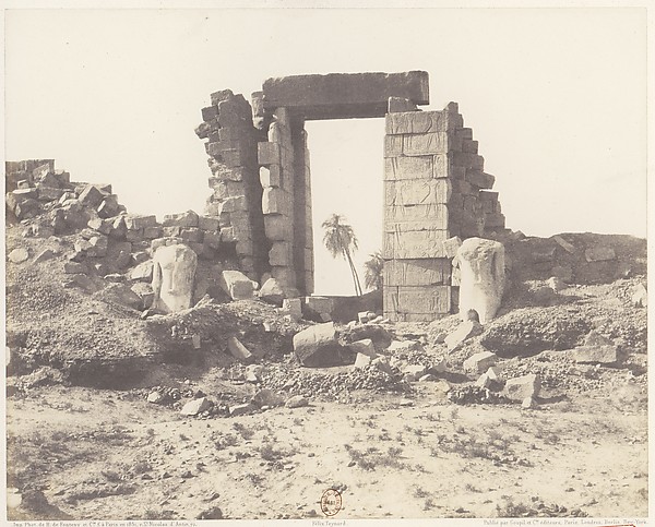 Karnak (Thèbes), Premier Pylône - Ruines de la Porte et des Colosses, Vues du Point E