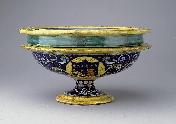 Broth bowl and cover (scodella and tagliere) from an accouchement set; Aeneas leaving Troy with his father and son (inside bowl); Pyramis and Thisbe (on cover)