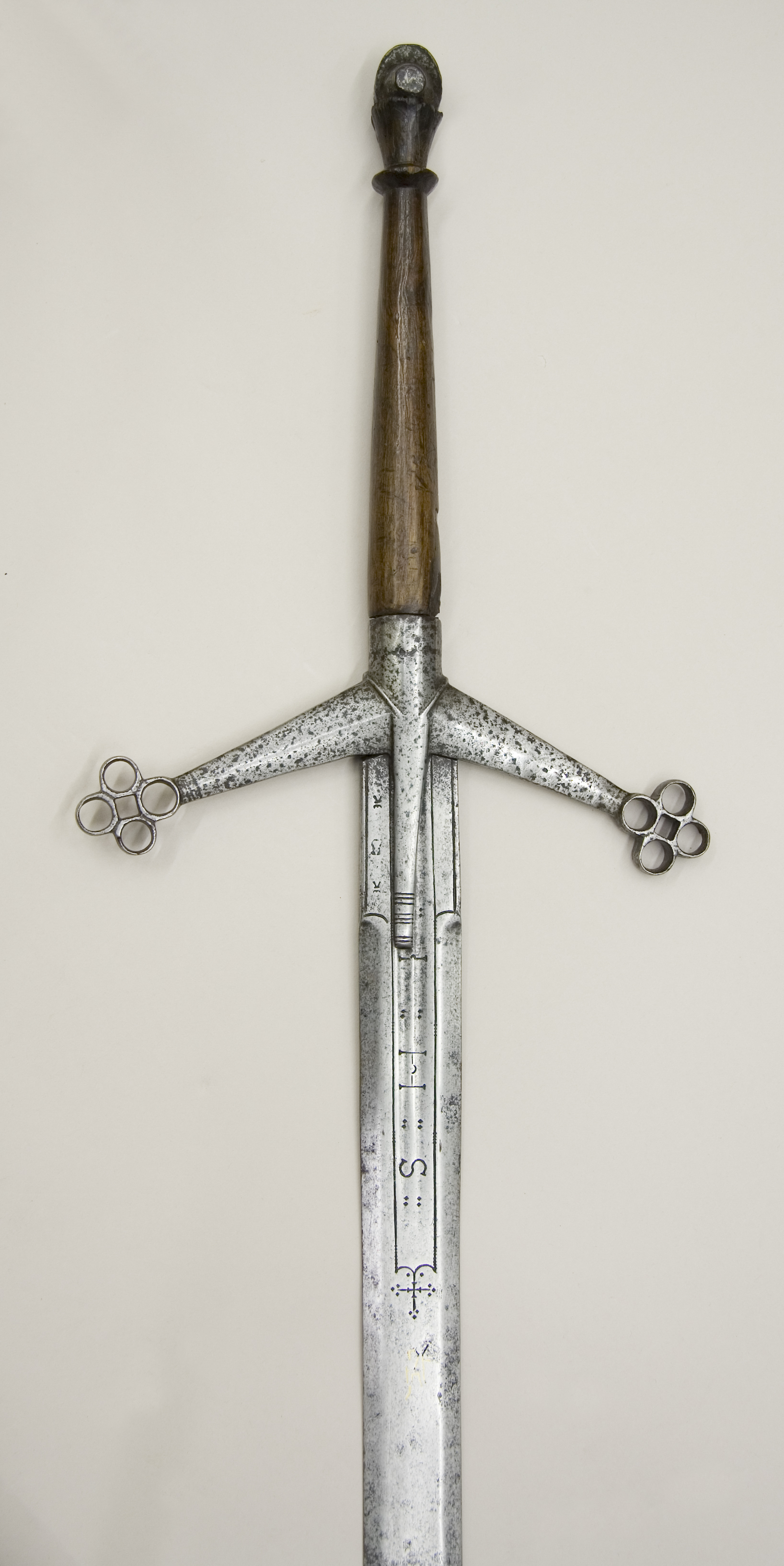 antique scottish claymore sword