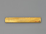 Knife Handle (<i>Kozuka</i>) Depicting Shells on Beach (海辺に貝散図小柄), Copper-gold alloy (<i>shakudō</i>), gold, brass, abalone shell, Japanese