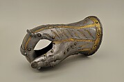 Locking Gauntlet, Steel, gold, copper alloy, German, Augsburg