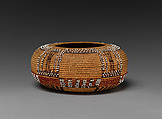 Gift basket, Belle Hidreth Varriel (Pomo, 1882–1952), Willow shoots, sedge root, dyed and undyed bulrush roots, and glass beads, Pomo, Native American