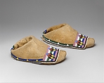 Pair of Moccasins, Native-tanned skin, glass, Ho-Chunk