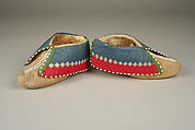 Pair of Moccasins, Native-tanned skin, sinew, thread, silk, glass, Wyandot or Shawnee