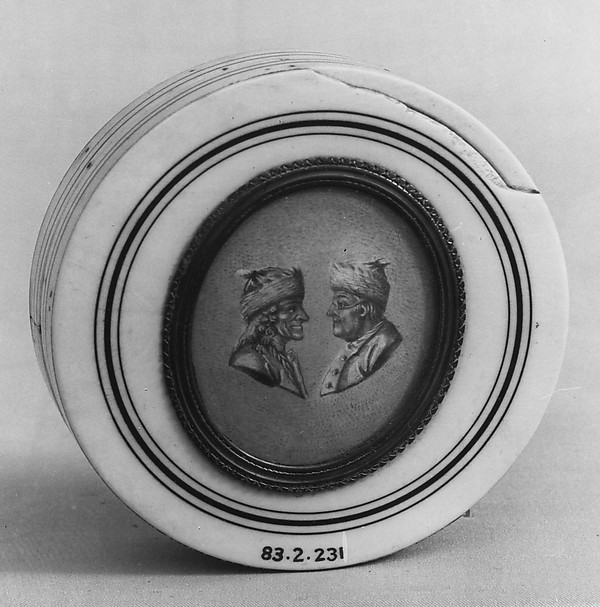 Box with Medallion Top