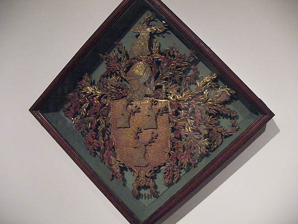 Quillwork hatchment of Dering coat of arms by Mary Dering, The Metropolitan Museum of Art