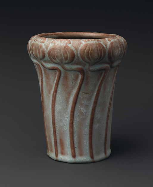 Vase with poppy seed pods