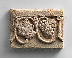 Wall decoration with a grapevine, Stucco, Sasanian