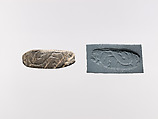 Flattened pebble seal, Stone, gray with white veins