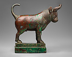 Standing bull, Bronze