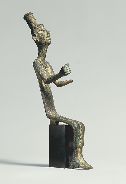 Figure of a seated goddess H. 10-7/8 in. (27.6 cm)