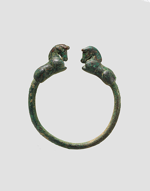 Bracelet with horses at terminals