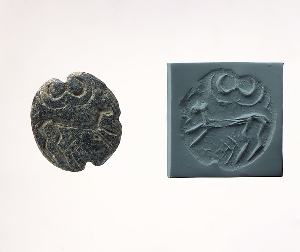 Stamp seal and modern impression: quadruped Seal face: 3.16 x 2.96 cm Height: .68 cm String Hole: 0.4 cm