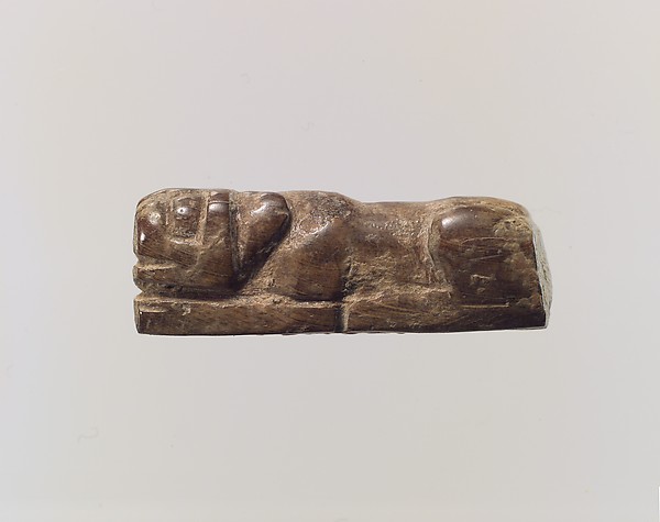 Figure of crouching lion 0.98 in. (2.49 cm)