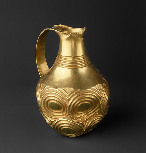 Ewer decorated with concentric circles H. 17.8 cm (7 in.); Diam. 12.1 cm (4-3/4 in.)