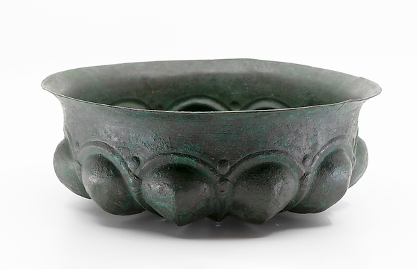 Lobed omphalos bowl
