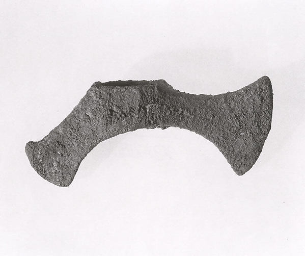 Axe with shaft hole 6.3 x 2.56 in. (16 x 6.5 cm)