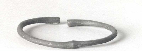 Bracelet 1.75 x 1.62 in. (4.45 x 4.11 cm)
