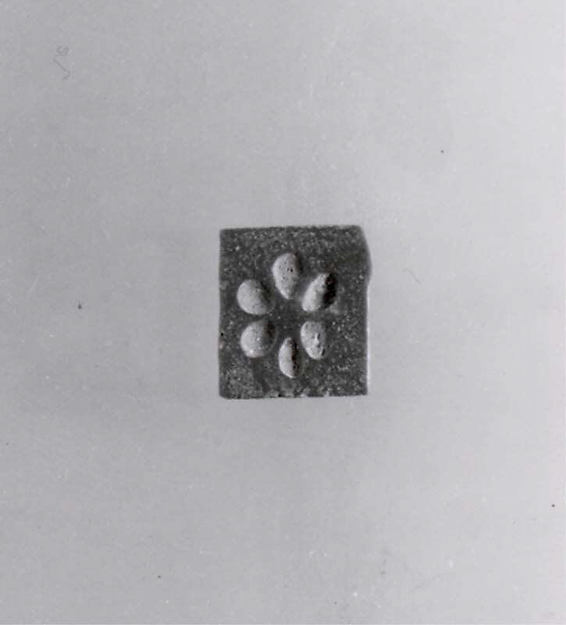 Square inlay 0.47 x 1.61 in. (1.19 x 4.09 cm)