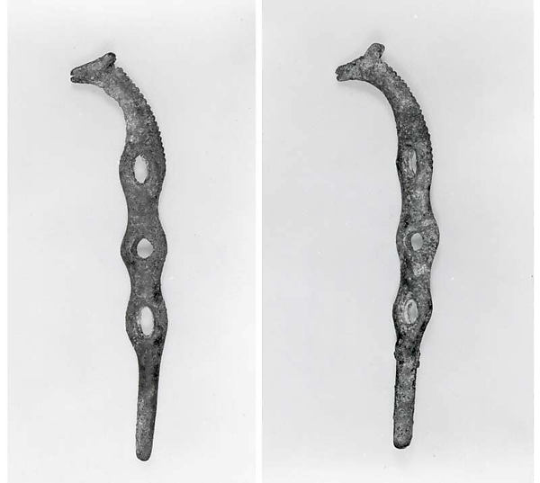 Horse bit cheekpieces in form of a horse's head 5.28 in. (13.41 cm)