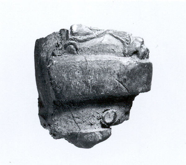 Relief fragment 1.22 x 1.38 x 0.71 in. (3.1 x 3.51 x 1.8 cm)
