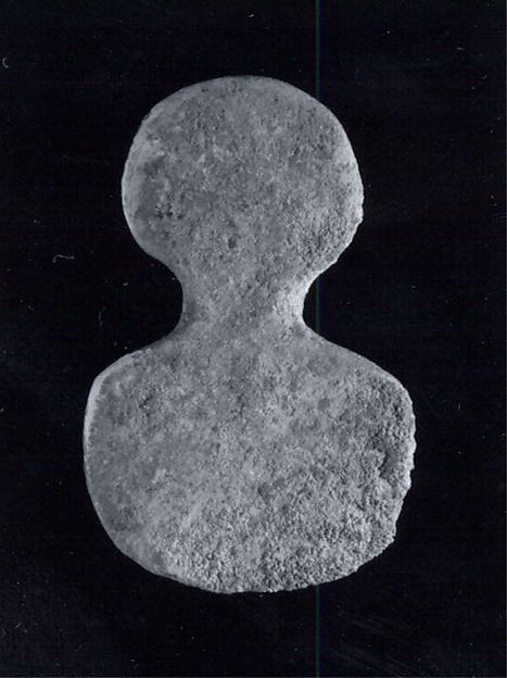 Spade-shaped schematic female (?) figure 0.24 x 1.34 x 2.24 in. (0.61 x 3.4 x 5.69 cm)