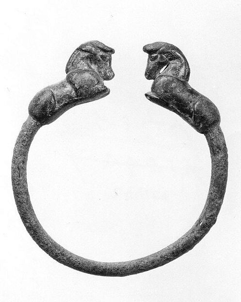 Bracelet with horses at terminals 3.35 x 2.95 in. (8.51 x 7.49 cm)