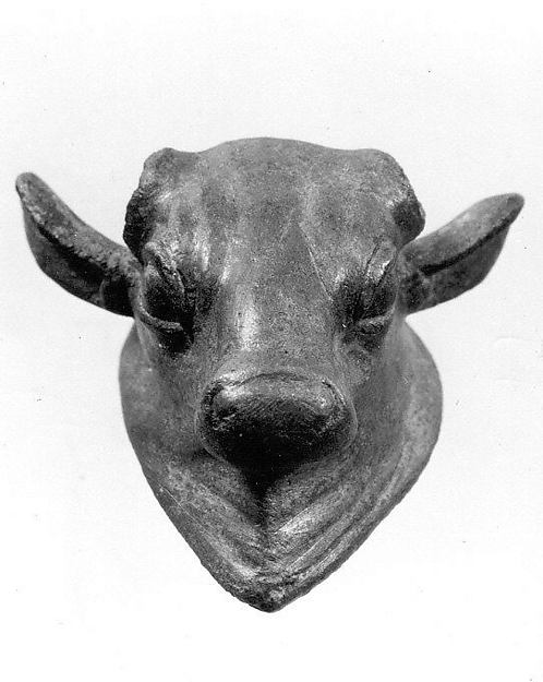 Cauldron attachment: bull's head 2.36 x 2.48 in. (5.99 x 6.3 cm)