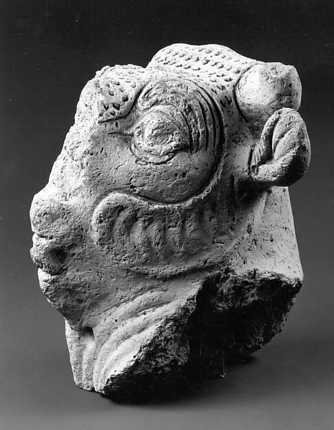Head of a bull or bison 7.01 x 5.12 x 6.02 in. (17.81 x 13 x 15.29 cm)