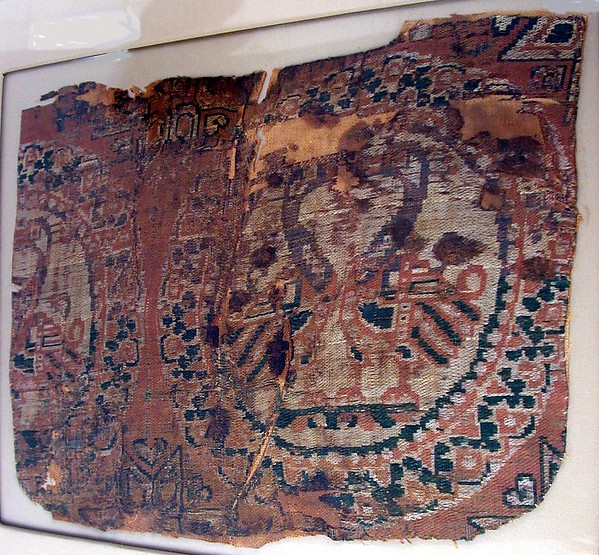 <bdi class="metadata-value">Textile fragment with ducks in roundels H. 8 in. (20.3 cm); W. 10 1/2 in. (26.7 cm)</bdi>