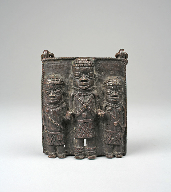 Pendant Ornament with Three Figures by Ìgùn Ẹ́rọ̀nwwọ̀n (brass-casting guild) artists, The Metropolitan Museum of Art