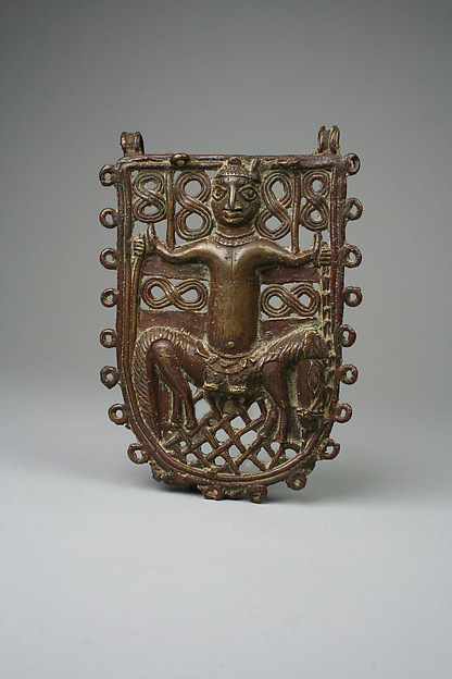 Waist pendant with equestrian figure by Ìgùn Ẹ́rọ̀nwwọ̀n (brass-casting guild) artists, The Metropolitan Museum of Art