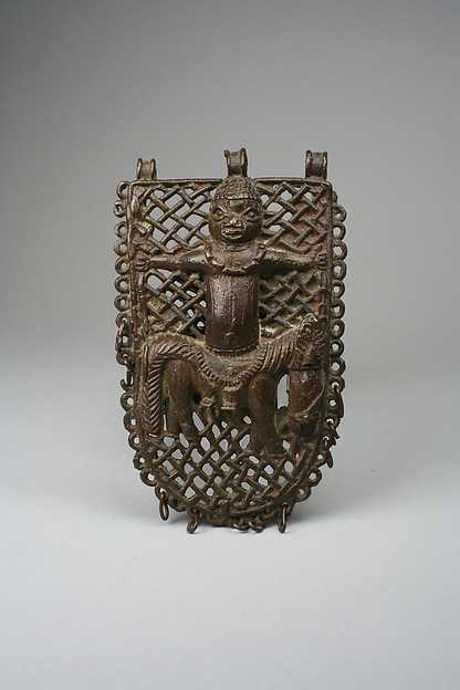 Waist pendant with equestrian figure by Ìgùn Ẹ́rọ̀nwwọ̀n (brass-casting guild) artists, The Metropolitan Museum of Art