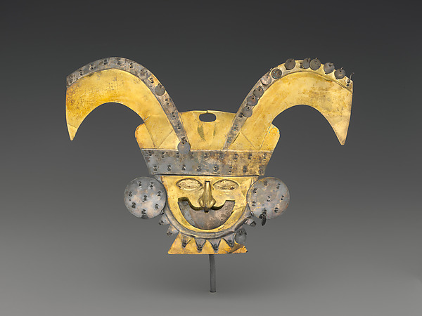 Nose ornament in the shape of a head