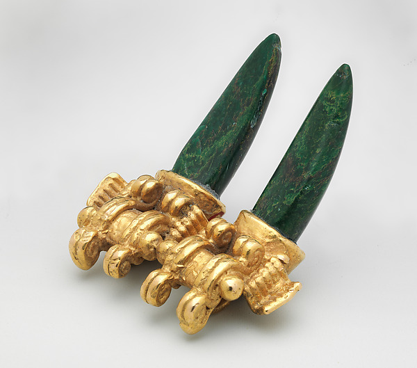 Double-crocodile pendant