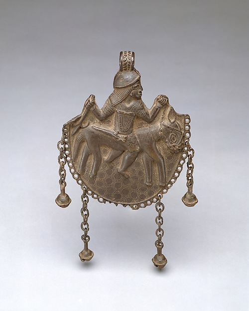 Pendant with Portuguese equestrian by Ìgùn Ẹ́rọ̀nwwọ̀n (brass-casting guild) artists, The Metropolitan Museum of Art