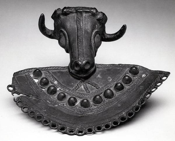 Pendant with ram's head by Ìgùn Ẹ́rọ̀nwwọ̀n (brass-casting guild) artists, The Metropolitan Museum of Art