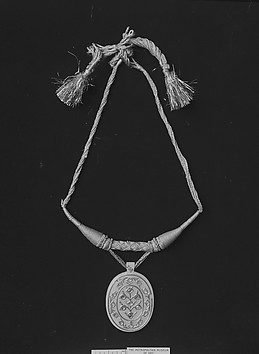 Knotted dragon pendant - China - Eastern Zhou dynasty (770–256 BCE