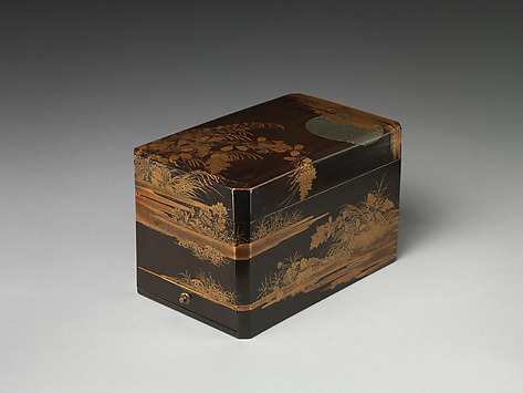 Cosmetic Box (Mayudzukuri-bako) with Pine, Bamboo, and Cherry