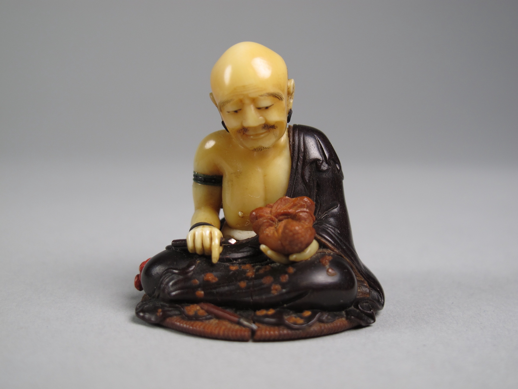 Netsuke Of Wood Carver | Japan | Edo (1615–1868) Or Meiji Period (1868 ...