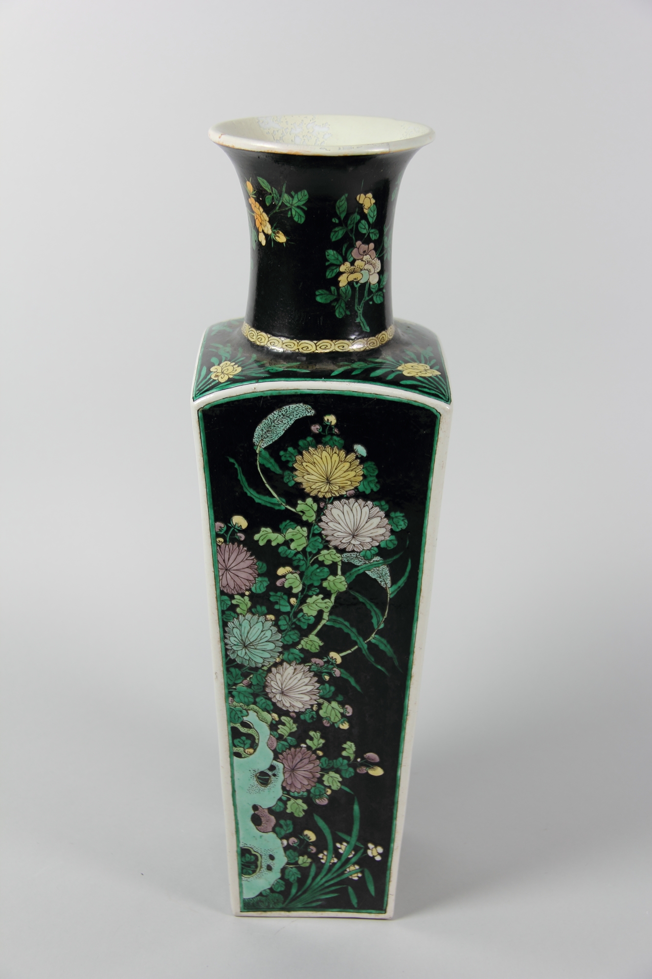 Square vase with flowers of four seasons | China | Qing dynasty (1644 ...