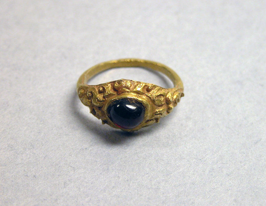 Stirrup-shaped Ring with Purple Stone | Indonesia (Java) | Central ...
