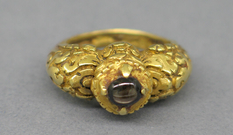 Stirrup-Shaped Ring with Stone and Foliate Designs | Indonesia (Java ...