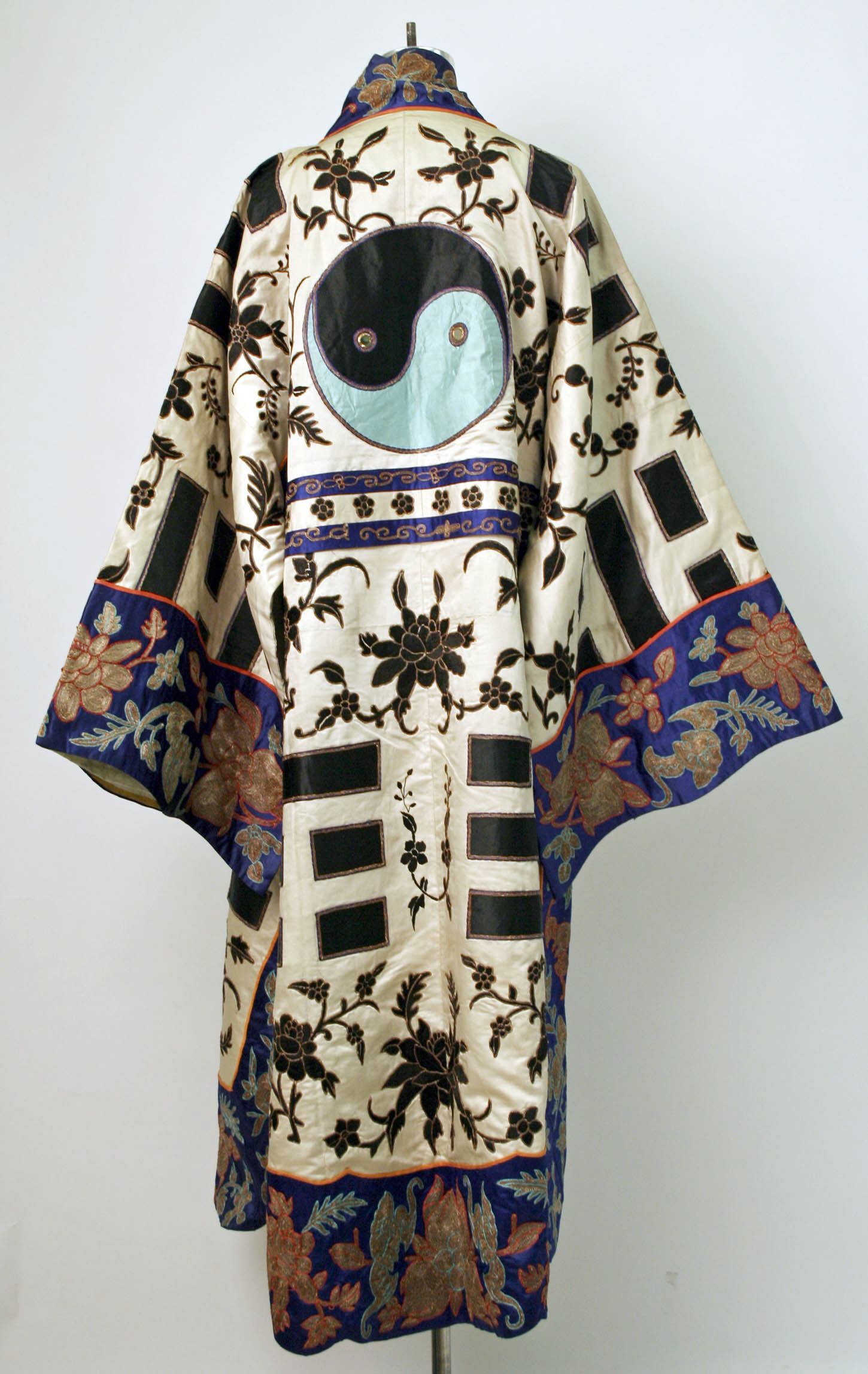 Theatrical robe with eight trigrams | China | Qing dynasty (1644–1911 ...