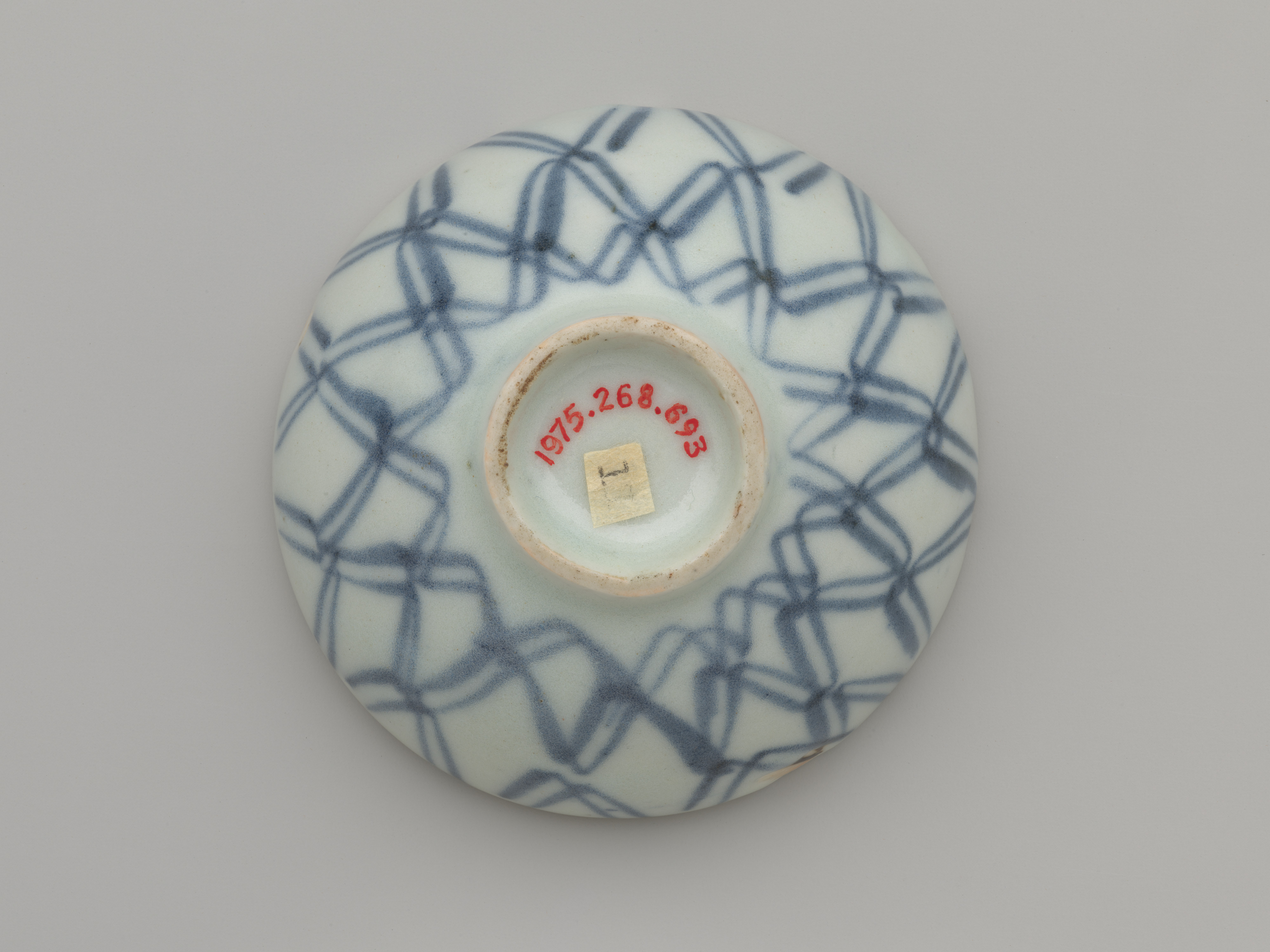 Sake Cup with Chrysanthemum - Japan - Edo period (1615–1868) - The