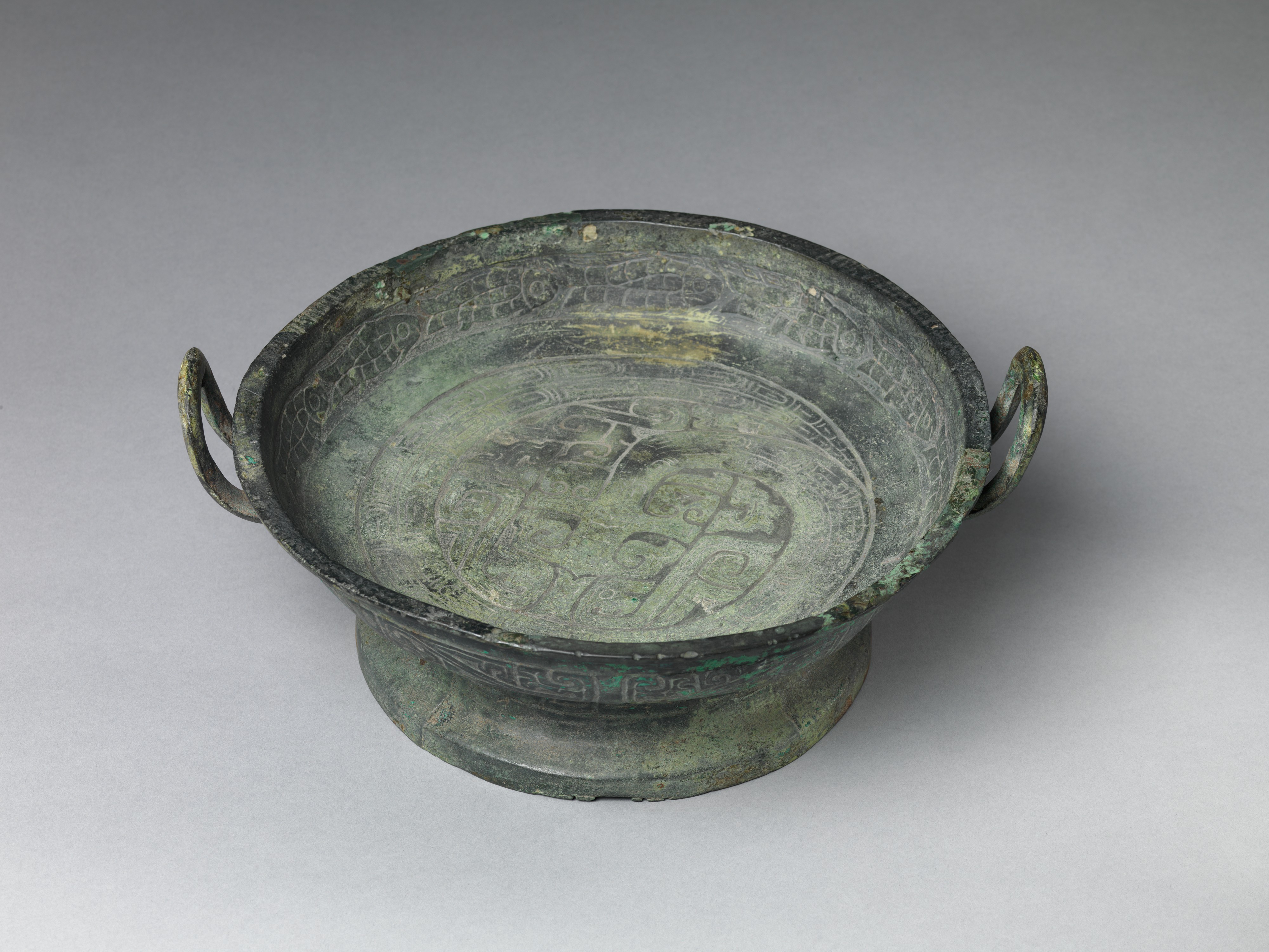 Water basin (Pan) | China | Western Zhou (1046–771 B.C.)–Eastern Zhou (770–256 B.C.) | The Metropolitan Museum of Art