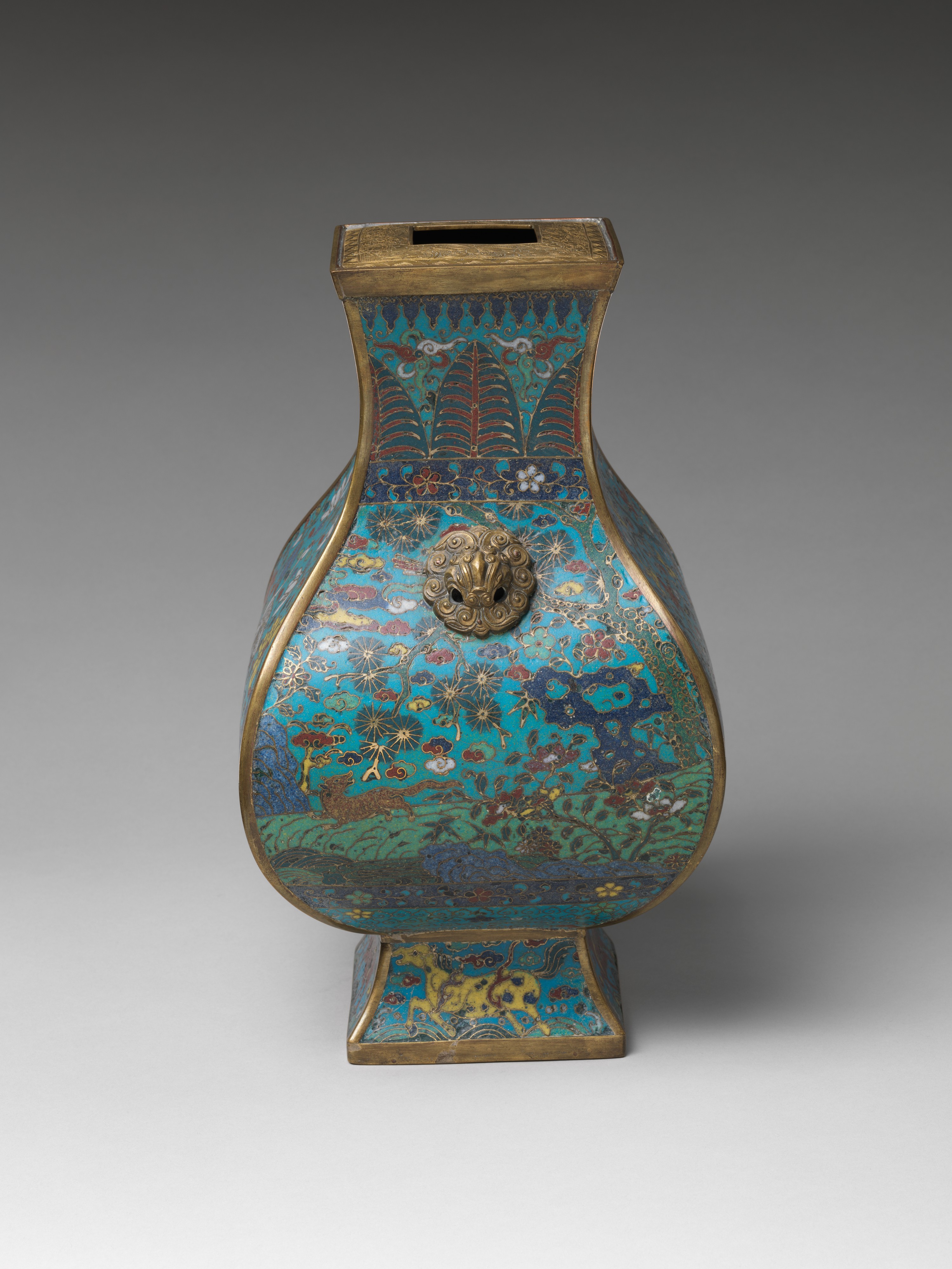 Vase with auspicious animals | China | Ming dynasty (1368–1644) | The  Metropolitan Museum of Art