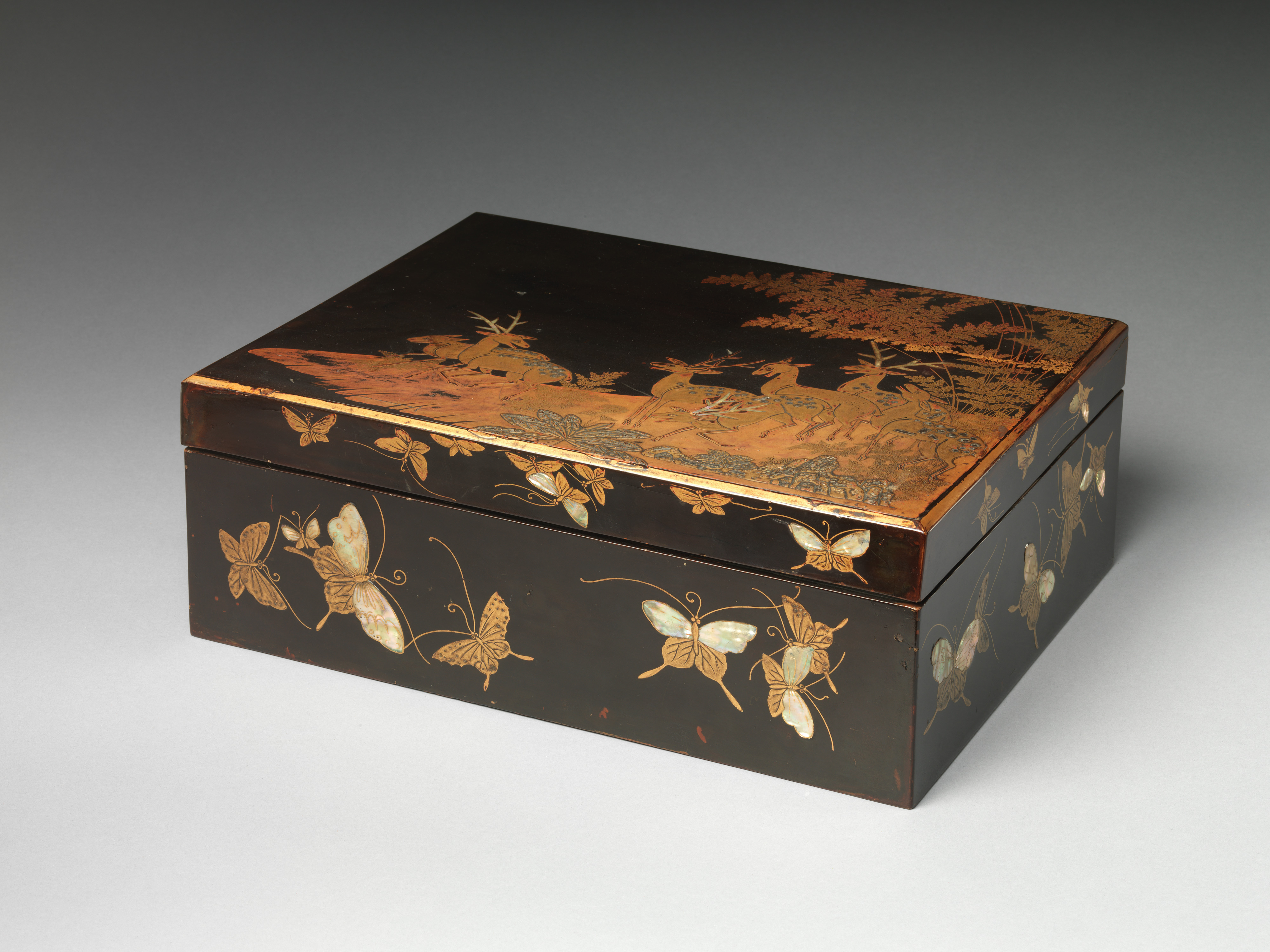 Document Box (Ryōshibako) with Deer and Butterflies, Japan, Edo period  (1615–1868)
