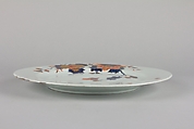 Dish, Porcelain painted in underglaze blue and overglaze iron-red and gilt, China